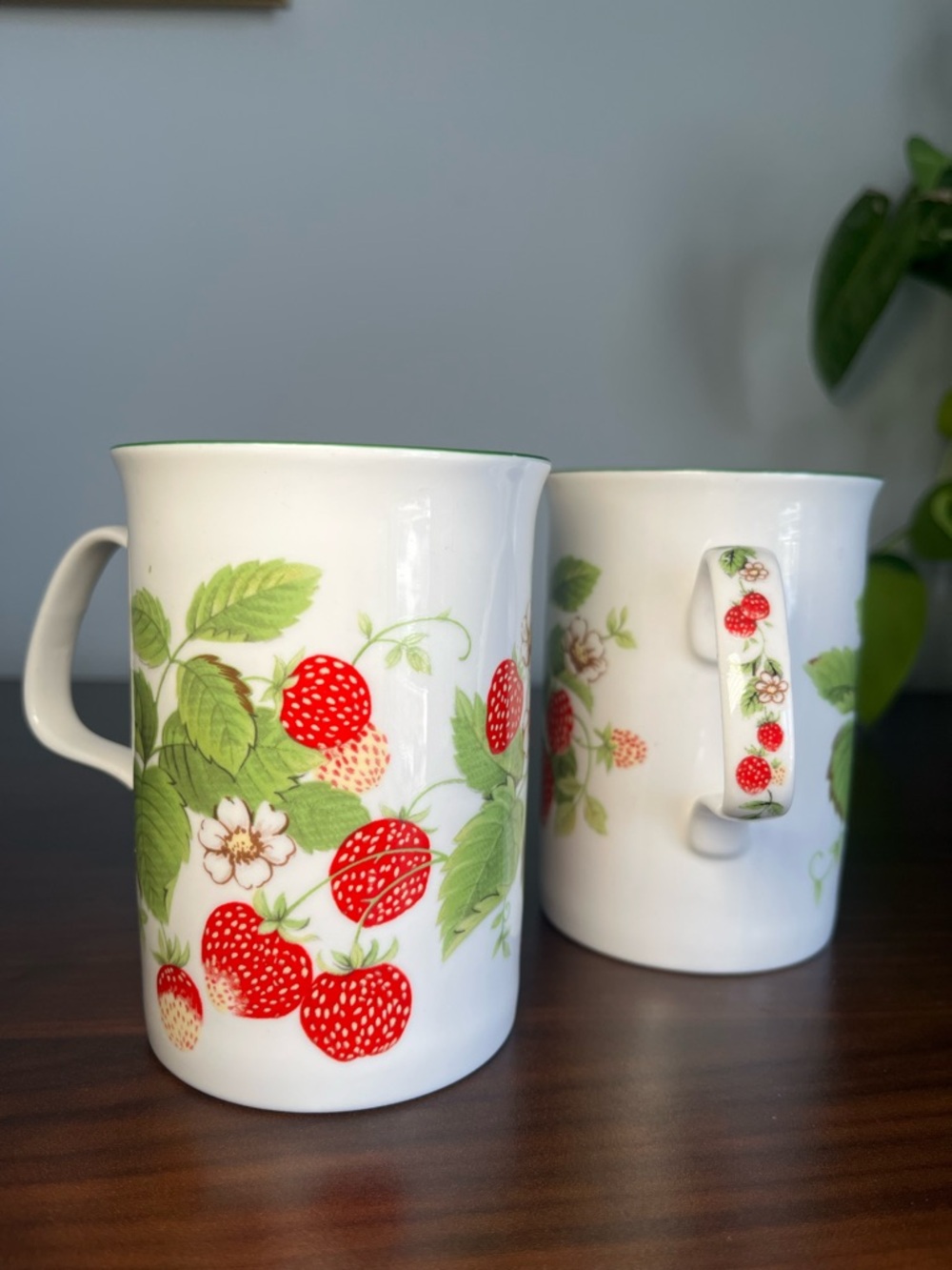 2 'Strawberry Fruit Garden' 1990 mugs. Roy Kirkham fine bone china. - Picture 13 of 13
